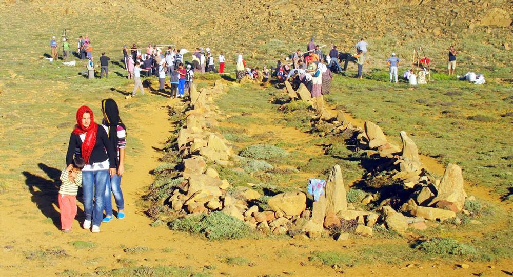 SANDRAS DAĞINDA EREN GÜNÜN “ÇÖGMENLERİ” VE ŞAMAN ÇADIRLARI