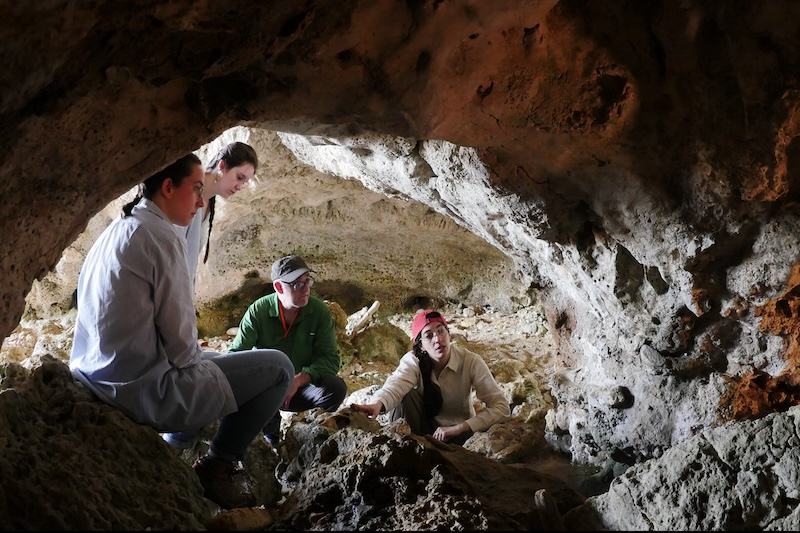 Bu Mağaralar, İnsanların Akdeniz Adalarına İlk Gelişini Gösteriyor