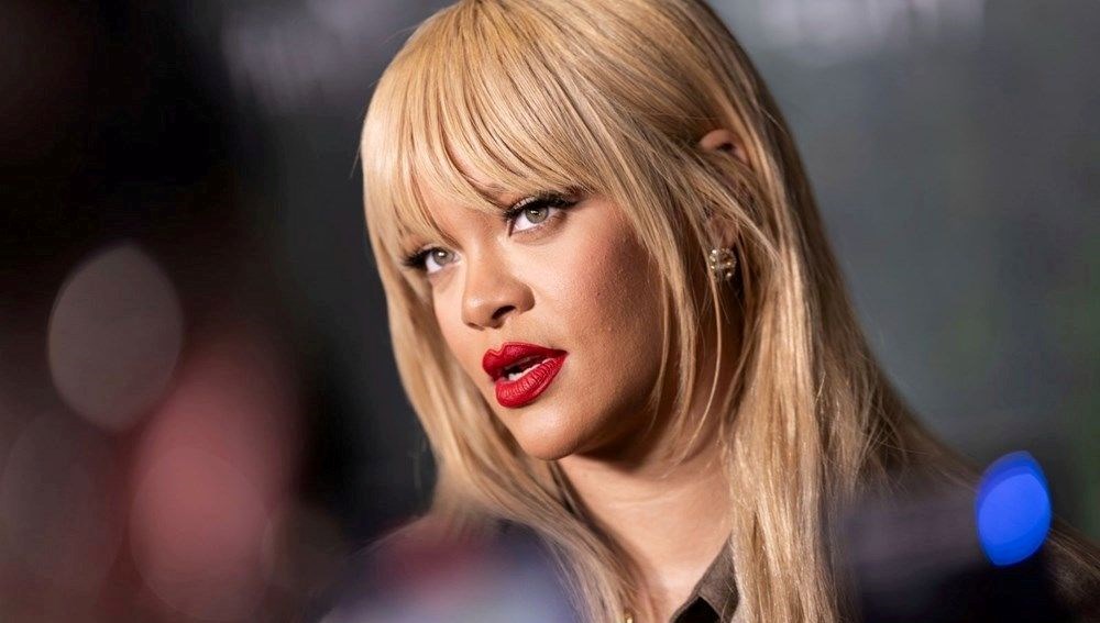 Rihanna, hayranlarına davette bulundu: Oy verin zira ben veremiyorum