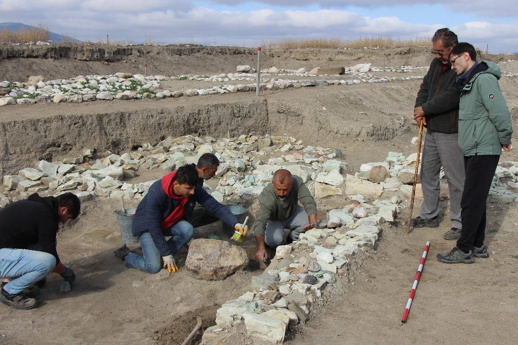 Anadolu arkeolojisinde ilk: Amasya’da kutsal oda ve taş ortaya çıkarıldı